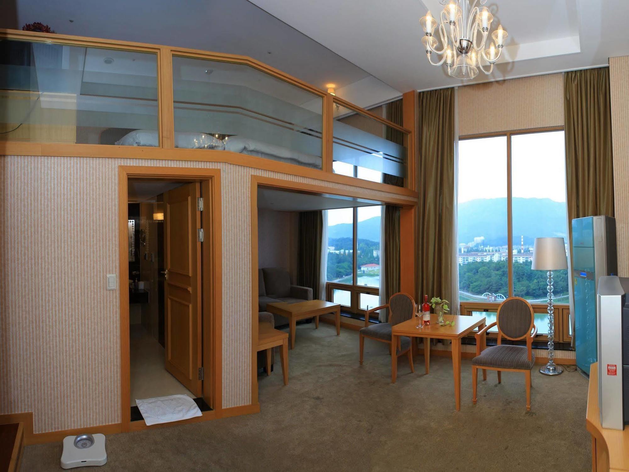 Hotel Avenue Changwon Exterior foto