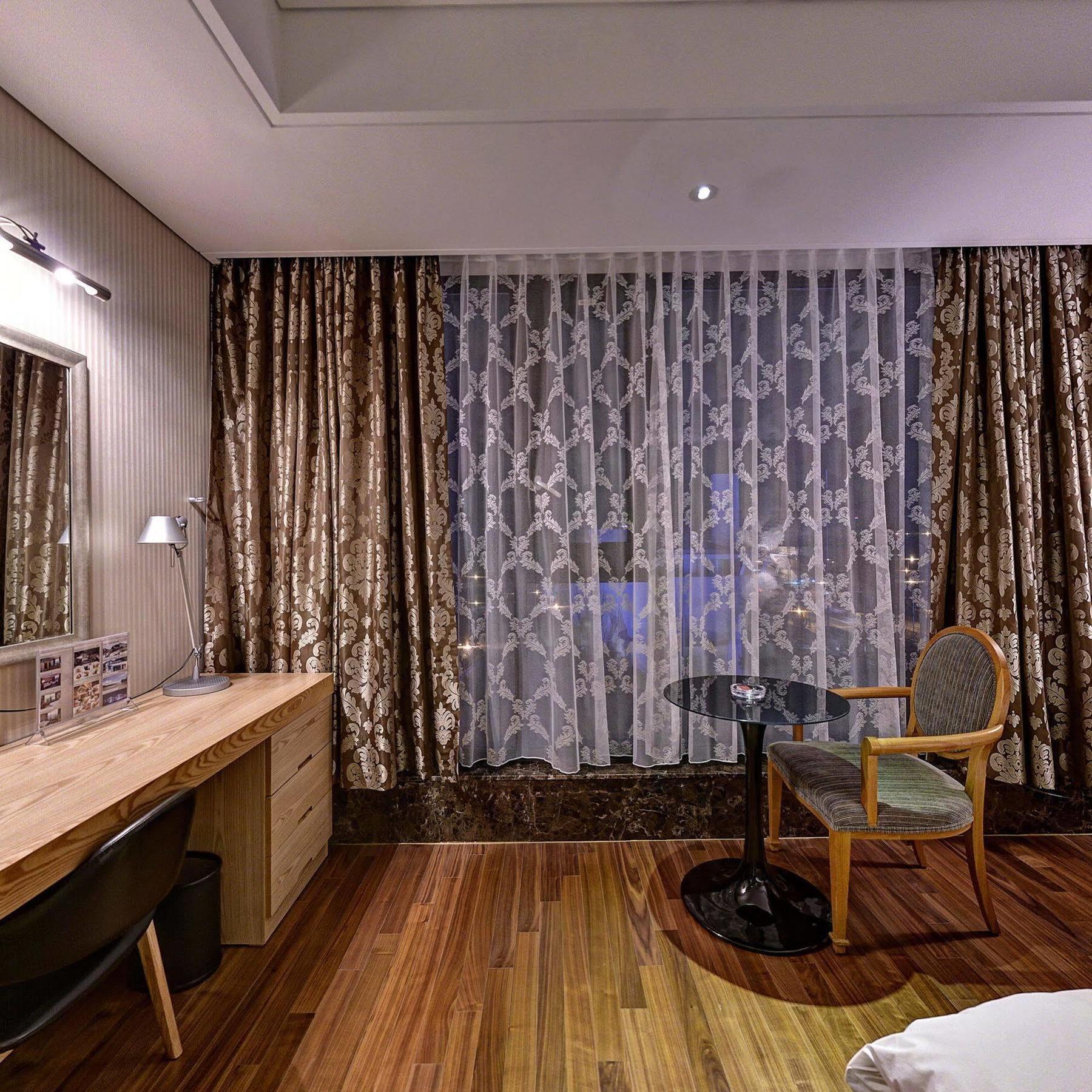 Hotel Avenue Changwon Exterior foto